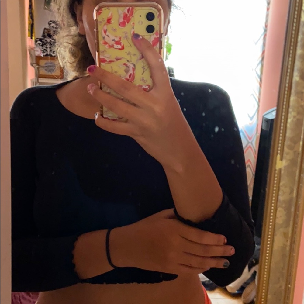 Black long sleeve crop top
